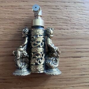 VINTAGE FILIGREE PERFUME BOTTLE CHERUBS GLASS VANITY 1950'S ERA GOLD LEAF DESIGN